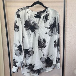 Simply Vera Vera Wang White Blouse with Black Floral Print